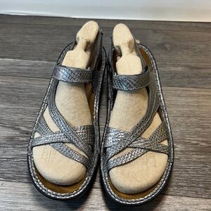 Naot Stylish Women's Sandals in Silver size 41 (j150)
